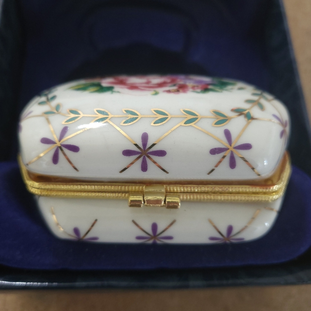 My Treasure Hand Painted Floral Porcelain Purse 24 K Gold Trim - Picture 6 of 7